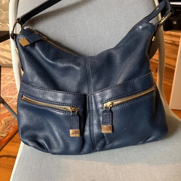 Michael Michael Kors Elegant Navy Leather Shoulder Bag - Picture 7 of 7